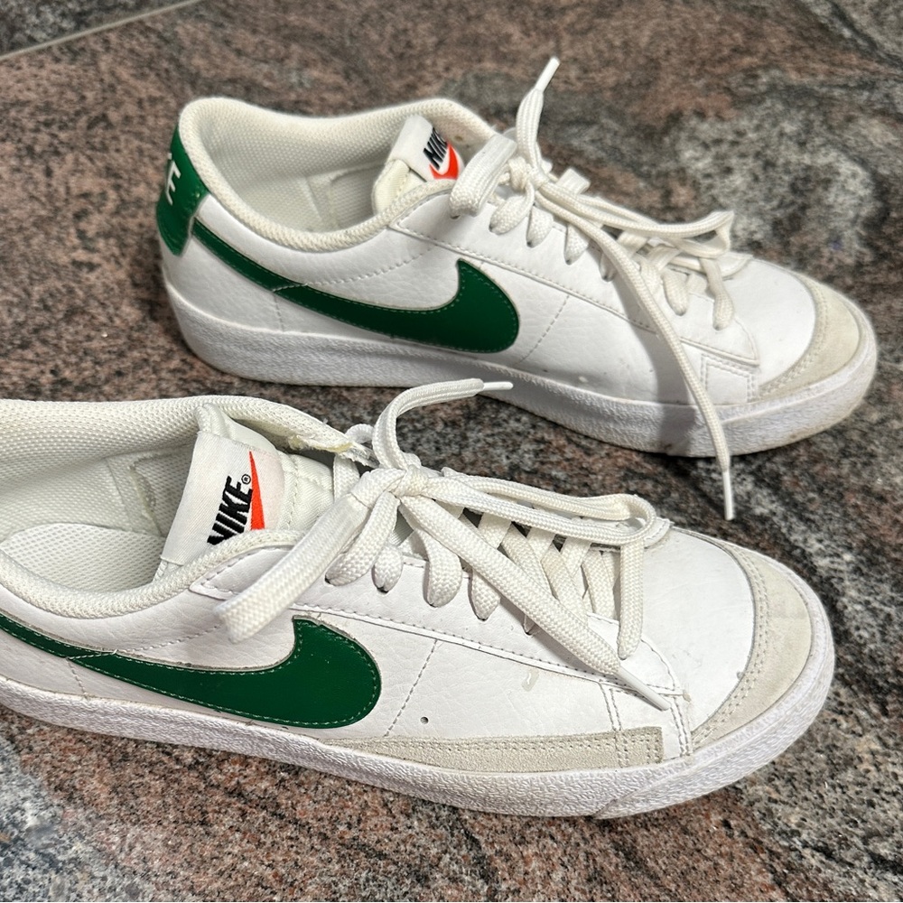 Nike Blazer Youth 7, Women’s 8.5 Men's 7,barely worn. Like new. Green and White.